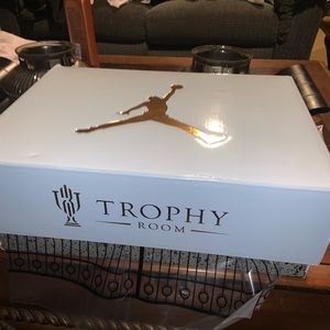 Trophy room men’s size 10